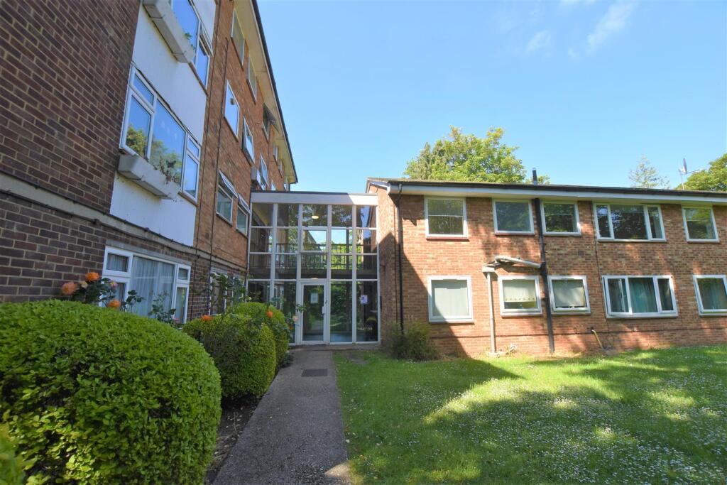 1 bed 1st Floor Flat for rent in Burghfield. From Walmsley Estate Agents - Caversham 1 bed 1st Floor Flat for rent in Burghfield. From Walmsley Estate Agents - Caversham
