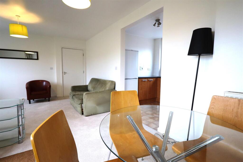1 bed 1st Floor Flat for rent in Shinfield. From Walmsley Estate Agents - Caversham