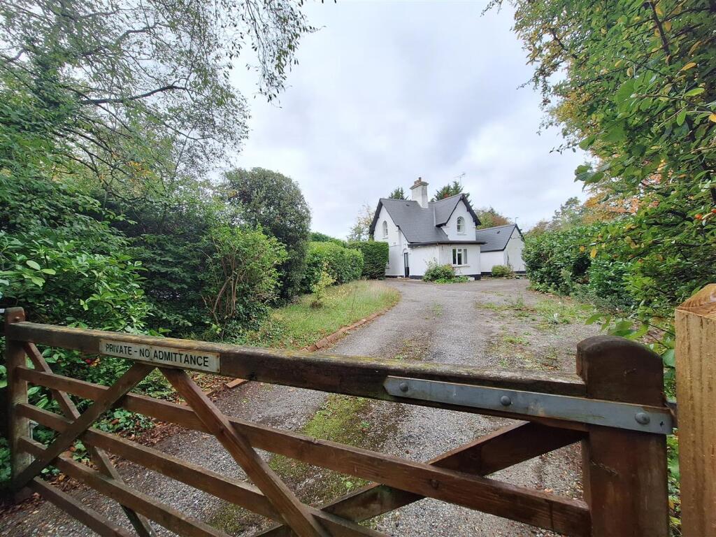3 bed Detached for rent in Shinfield. From Walmsley Estate Agents - Caversham 3 bed Detached for rent in Shinfield. From Walmsley Estate Agents - Caversham