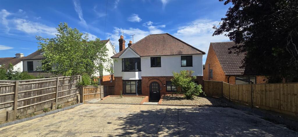 4 bed Detached for rent in Sonning. From Walmsley Estate Agents - Caversham