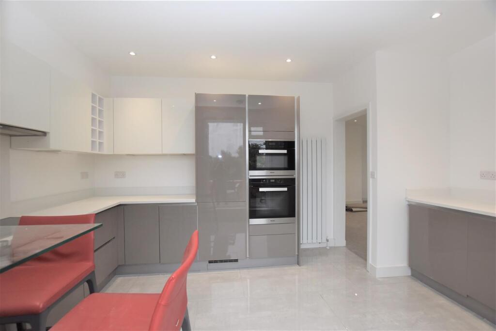 2 bed 1st Floor Flat for rent in Chazey Heath. From Walmsley Estate Agents - Caversham 2 bed 1st Floor Flat for rent in Chazey Heath. From Walmsley Estate Agents - Caversham