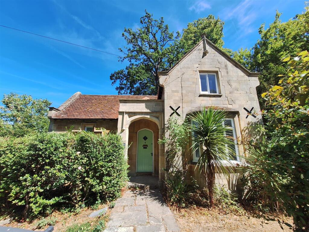 1 bed Detached for rent in Reading. From Walmsley Estate Agents - Caversham