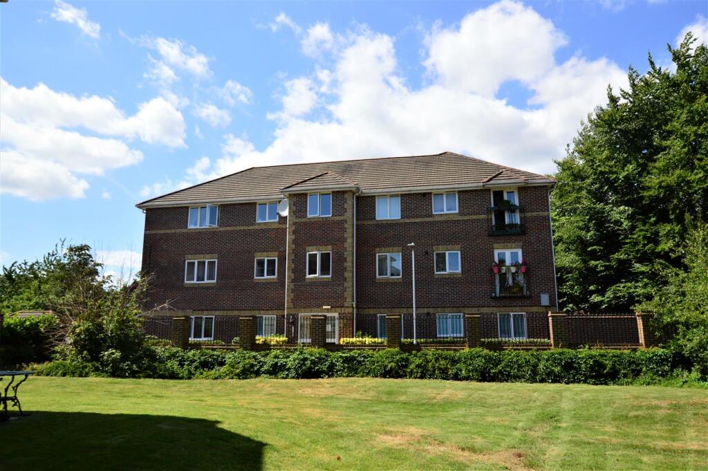 2 bed Apartment for rent in Chalkhouse Green. From Walmsley Estate Agents - Caversham