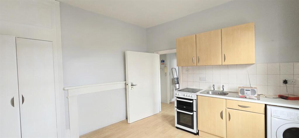1 bed 1st Floor Flat for rent in Chalkhouse Green. From Walmsley Estate Agents - Caversham