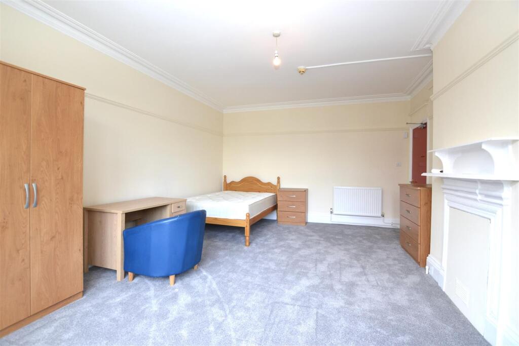 1 bed House Share for rent in Reading. From Walmsley Estate Agents - Caversham