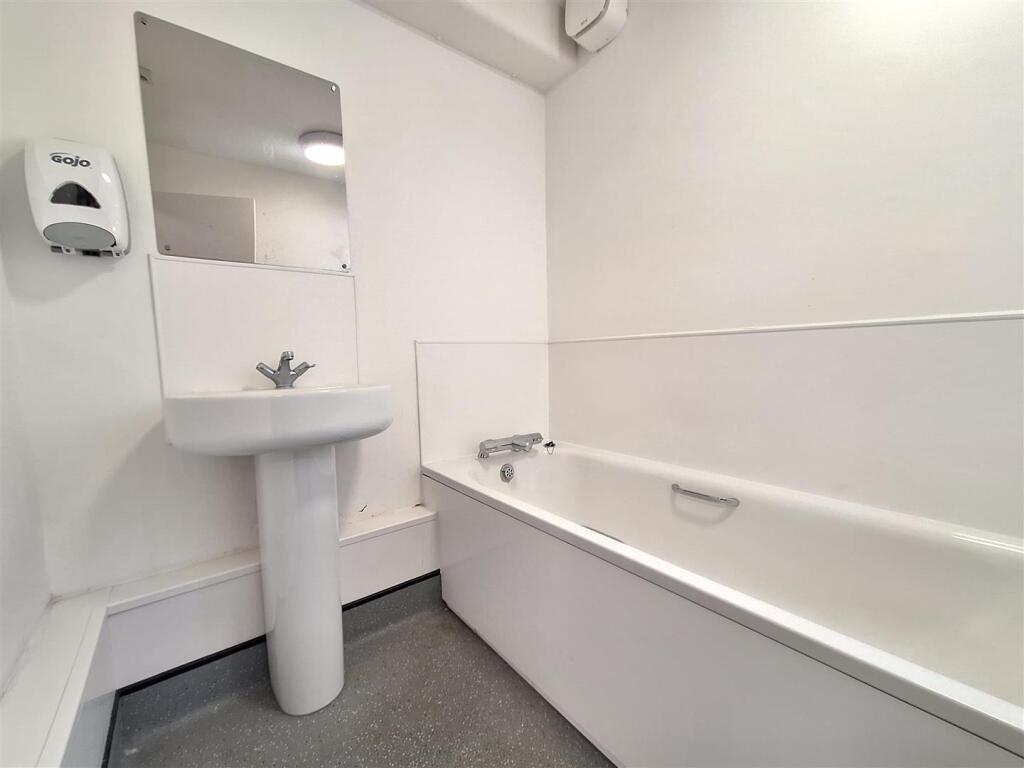 1 bed House Share for rent in Reading. From Walmsley Estate Agents - Caversham