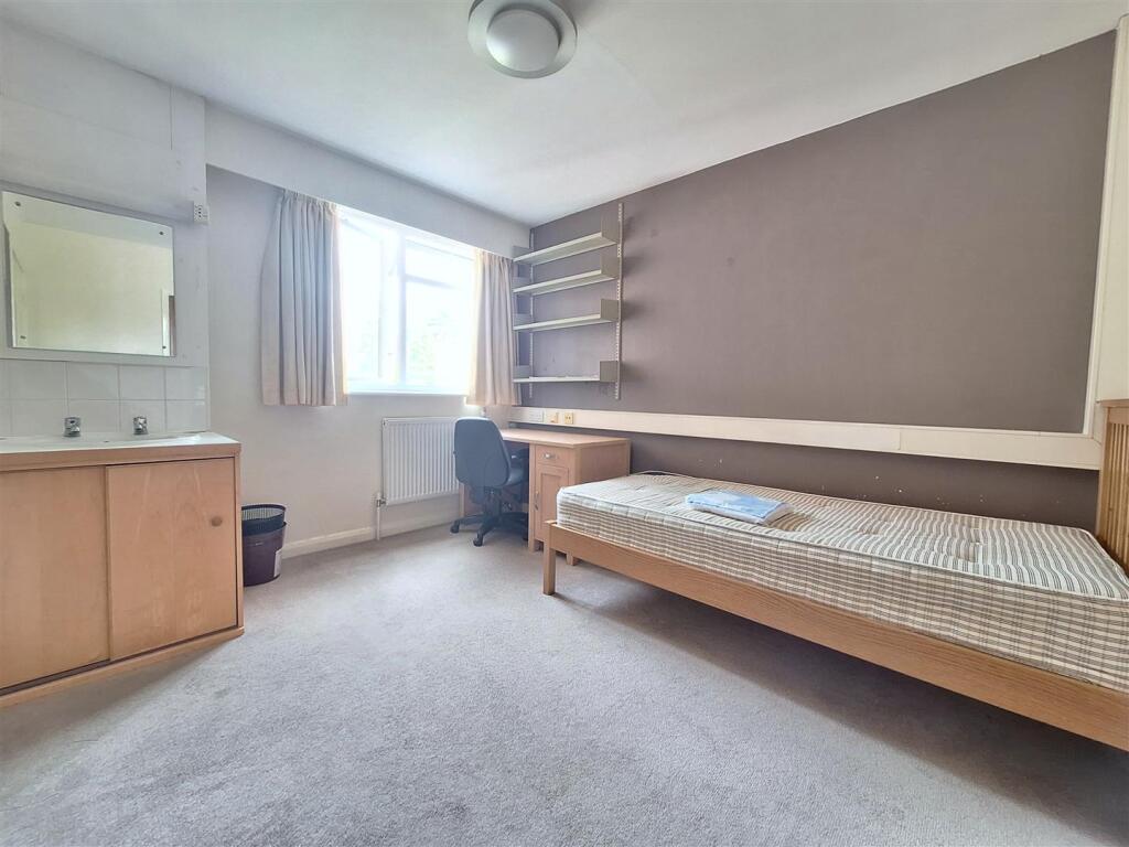 1 bed House Share for rent in Reading. From Walmsley Estate Agents - Caversham