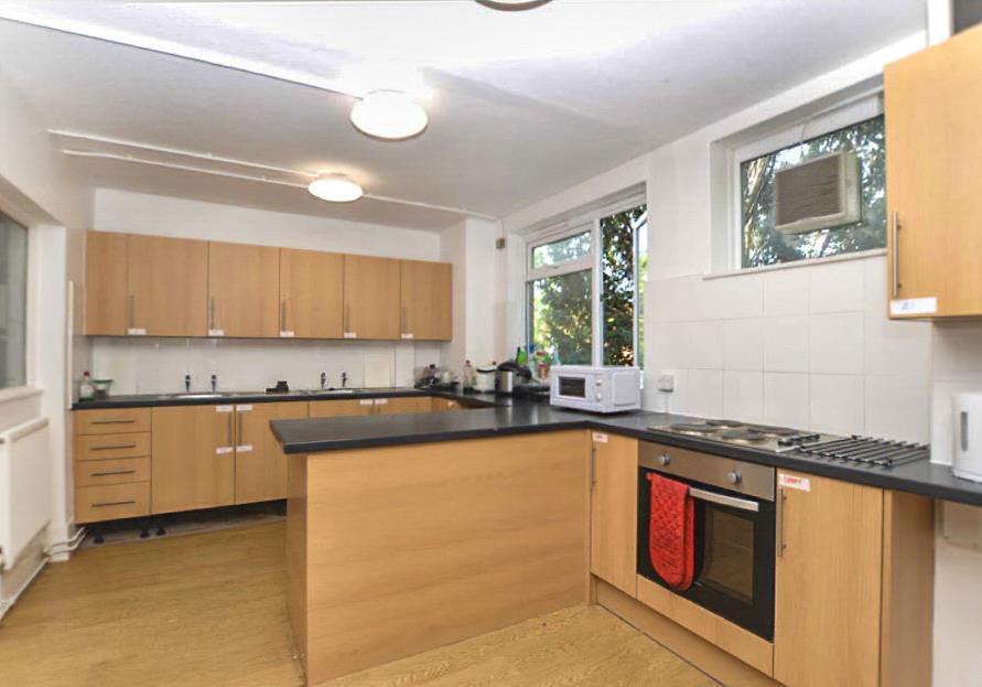 1 bed Private Halls for rent in Reading. From Walmsley Estate Agents - Caversham