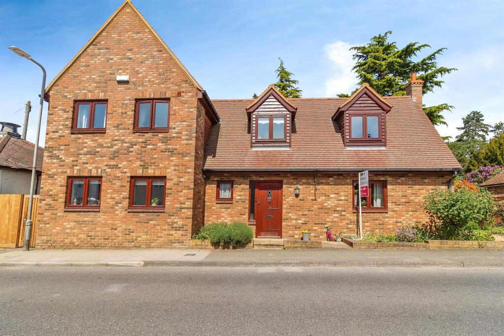 4 bed Detached for rent in North Crawley. From Black & White - Milton Keynes