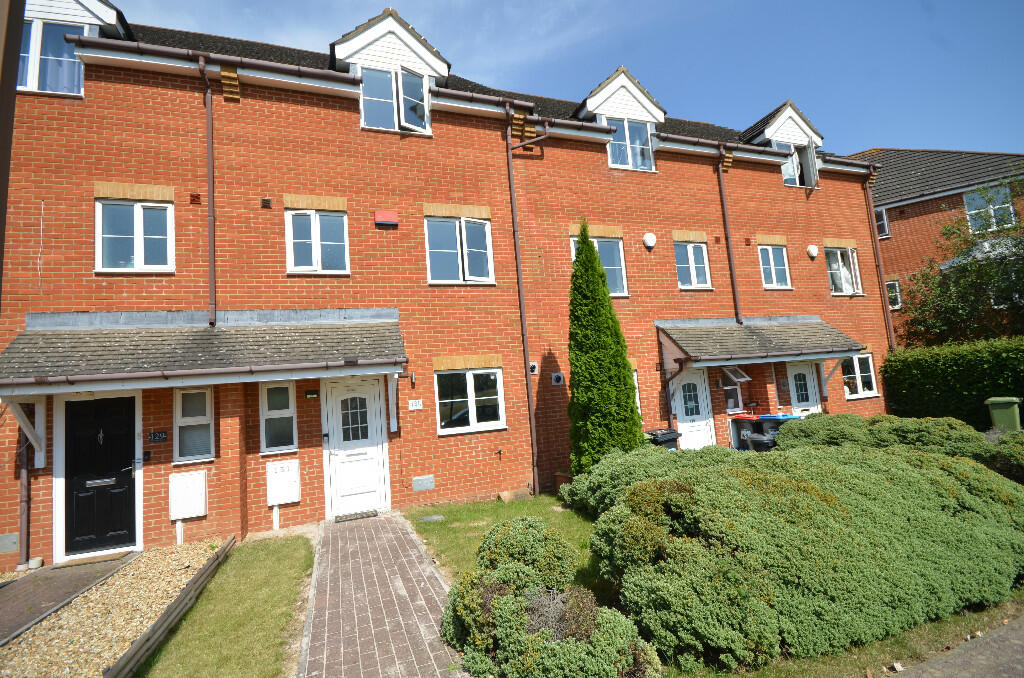 5 bed Town House for rent in Whaddon. From Black & White - Milton Keynes 5 bed Town House for rent in Whaddon. From Black & White - Milton Keynes