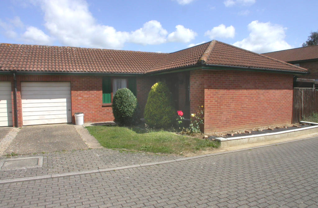 2 bed Semi-detached bungalow for rent in Newport Pagnell. From Black & White - Milton Keynes
