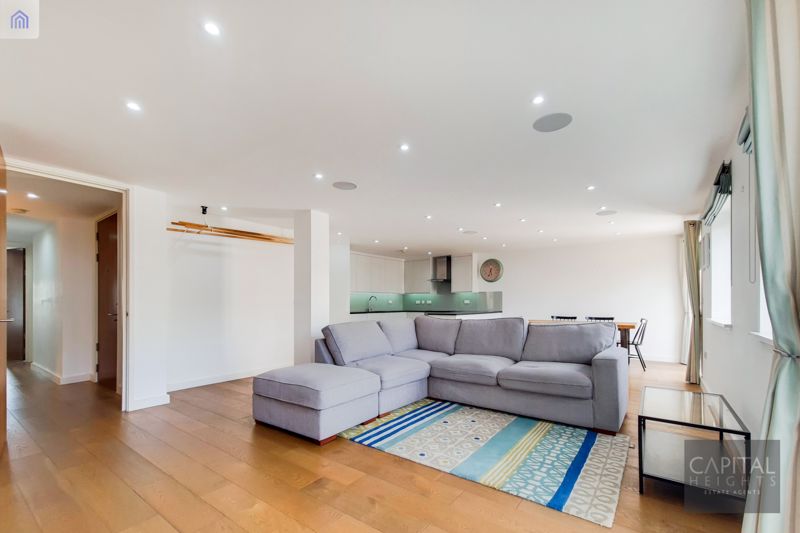 3 bed Upper Floor Flat for rent in London. From Capital Heights