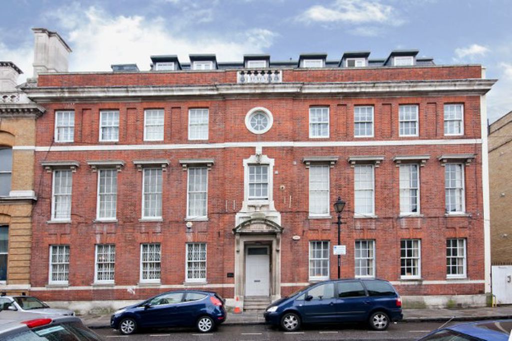 3 bed Upper Floor Flat for rent in London. From Capital Heights