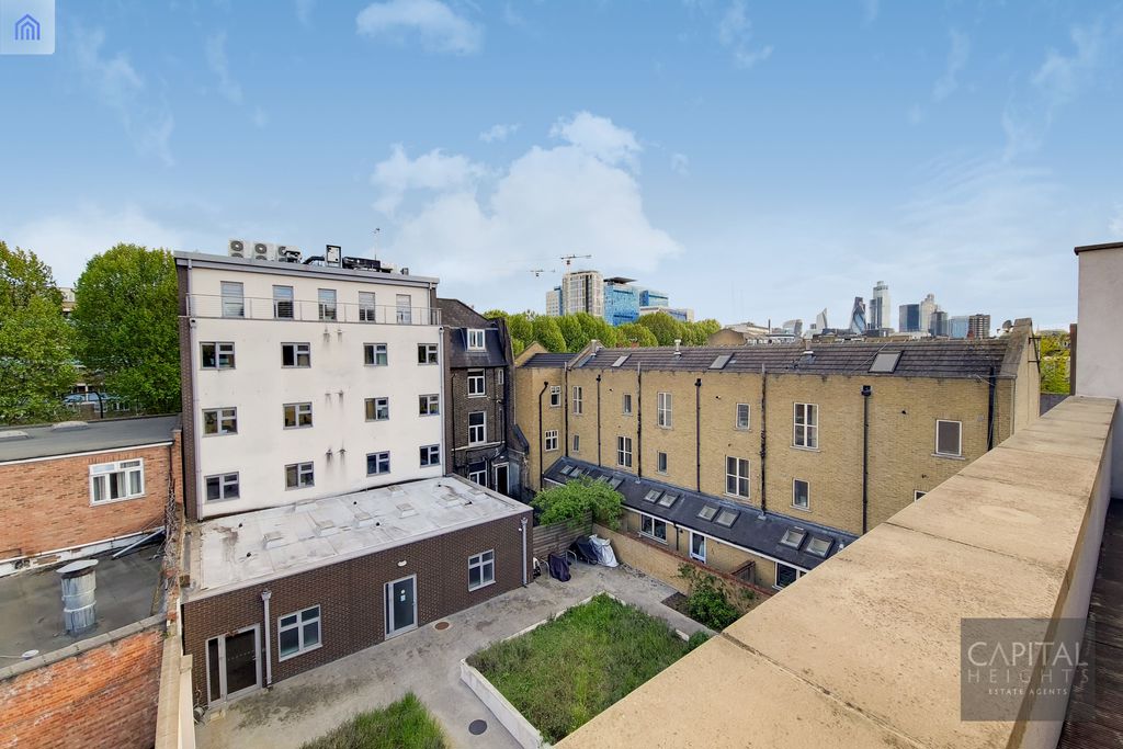 3 bed Upper Floor Flat for rent in London. From Capital Heights