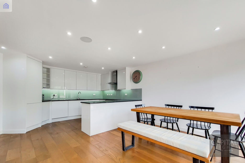 3 bed Upper Floor Flat for rent in London. From Capital Heights