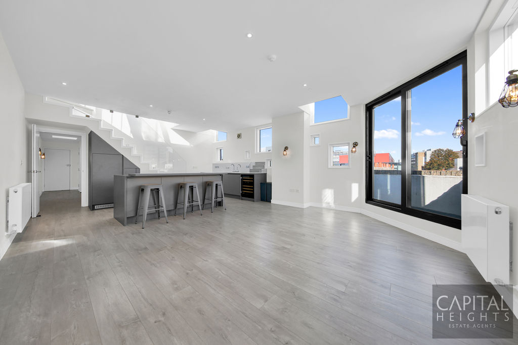2 bed Upper Floor Flat for rent in London. From Capital Heights