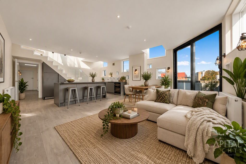 2 bed Upper Floor Flat for rent in London. From Capital Heights 2 bed Upper Floor Flat for rent in London. From Capital Heights