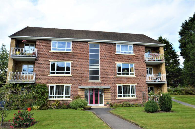 2 bed 1st Floor Flat for rent in Major's Green. From Glovers Estate Agents - Kings Heath