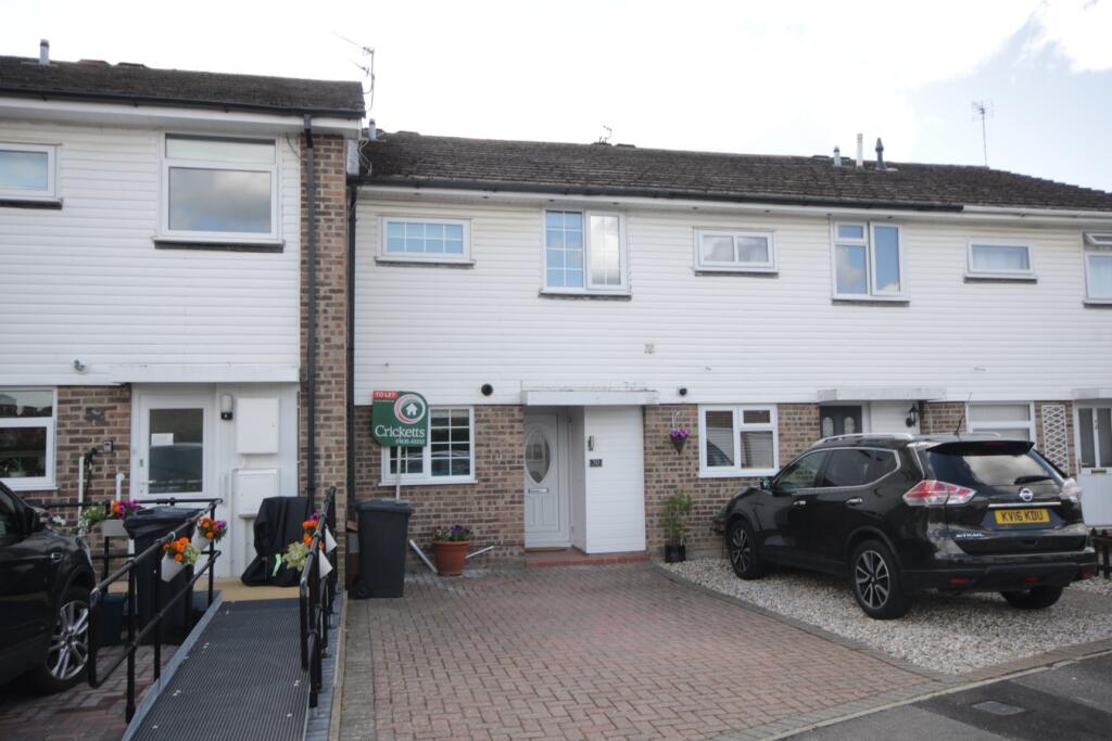 3 bed Mid Terraced House for rent in Newbury. From Cricketts Of Berkshire - Newbury