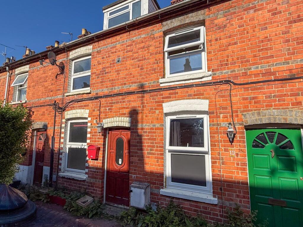 2 bed Mid Terraced House for rent in Newbury. From Cricketts Of Berkshire - Newbury 2 bed Mid Terraced House for rent in Newbury. From Cricketts Of Berkshire - Newbury