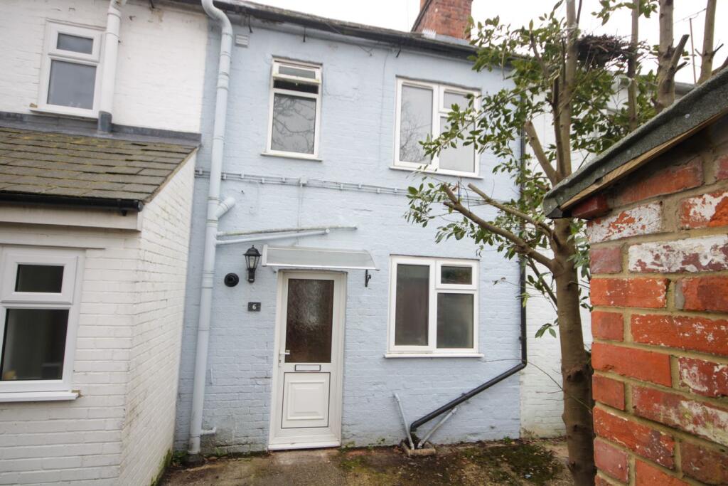 2 bed Mid Terraced House for rent in Newbury. From Cricketts Of Berkshire - Newbury