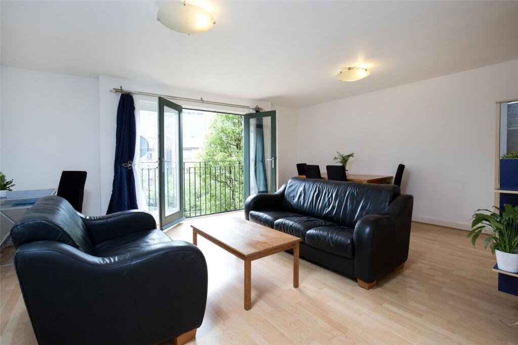 3 bed 1st Floor Flat for rent in Stepney. From Easthaus - London