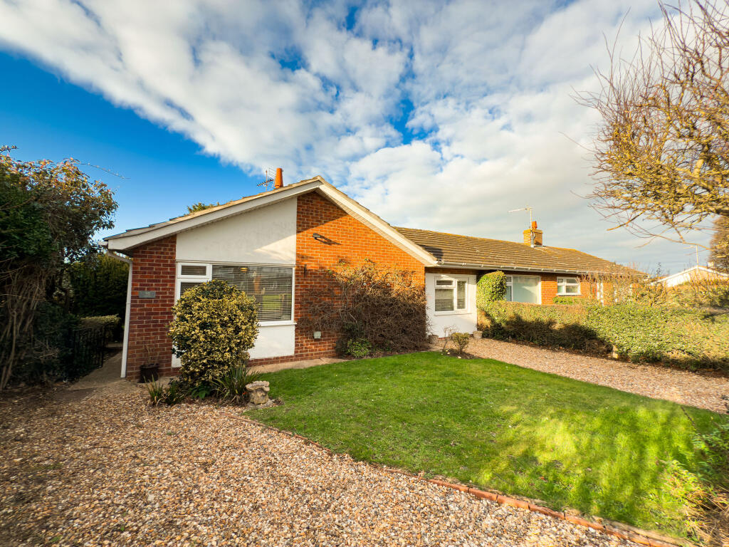 3 bed Semi-detached bungalow for rent in Hunstanton. From Cruso & Wilkin - Hunstanton 3 bed Semi-detached bungalow for rent in Hunstanton. From Cruso & Wilkin - Hunstanton
