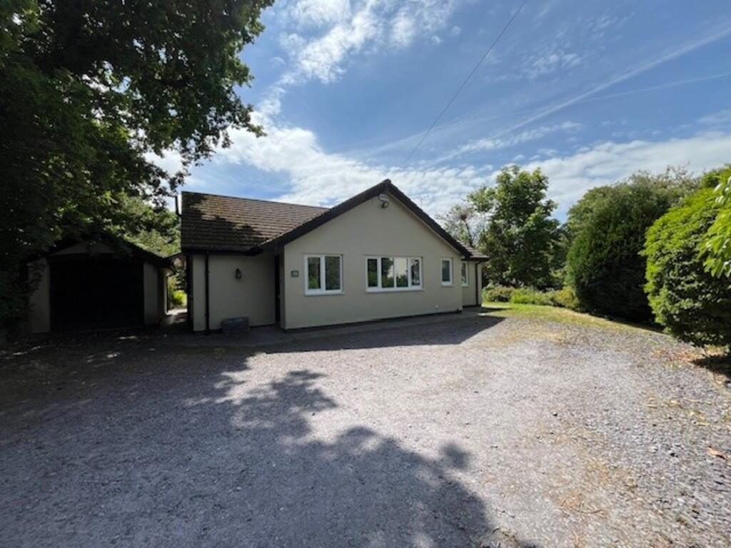 2 bed Detached bungalow for rent in Broughton. From Easthams & Co - Fulwood