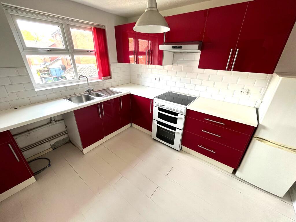 2 bed Detached for rent in Lower Penwortham. From Easthams & Co - Fulwood