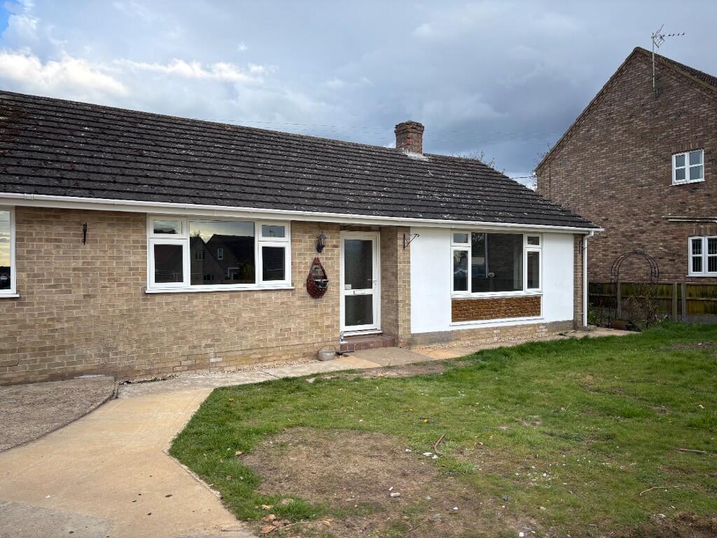 4 bed Detached bungalow for rent in Stow Bridge. From Town & Country Letting Agents - Downham Market