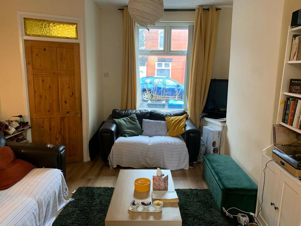 2 bed Mid Terraced House for rent in Manchester. From Leaders - Fallowfield