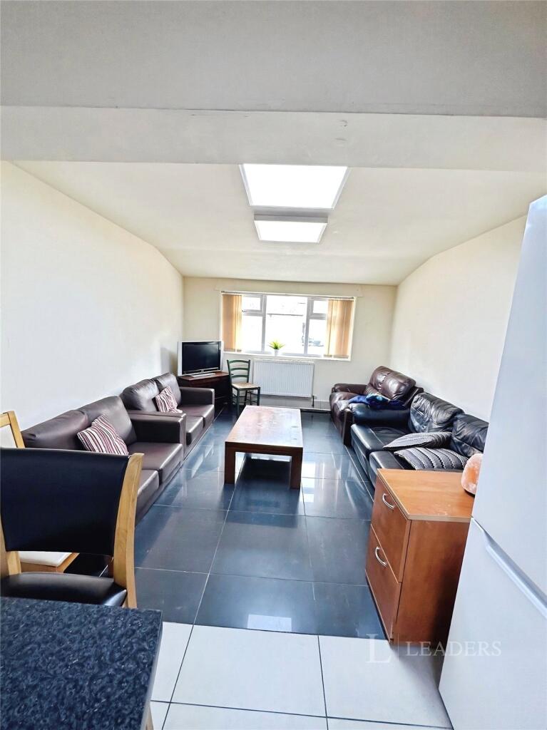 8 bed Detached for rent in Manchester. From Leaders Lettings - Fallowfield 8 bed Detached for rent in Manchester. From Leaders Lettings - Fallowfield