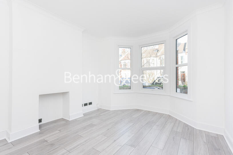 3 bed Mid Terraced House for rent in Greenford. From Benham and Reeves Residential Lettings