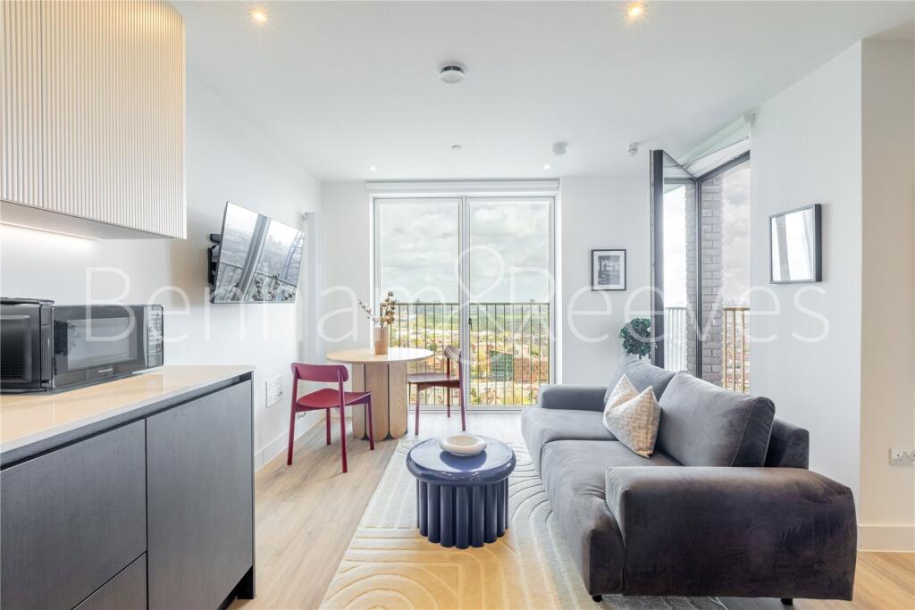 4 bed Studio for rent in London. From Benham and Reeves Residential Lettings