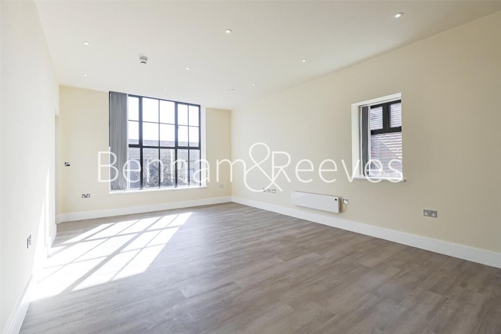 3 bed Apartment for rent in Brentford. From Benham and Reeves Residential Lettings