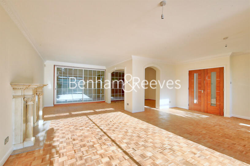 6 bed Detached House for rent in Kingston upon Thames. From Benham and Reeves Residential Lettings
