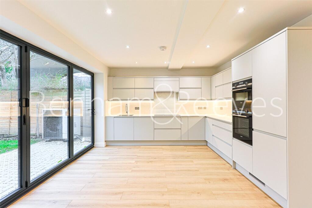 3 bed Apartment for rent in Putney. From Benham & Reeves - Hammersmith - Hammersmith
