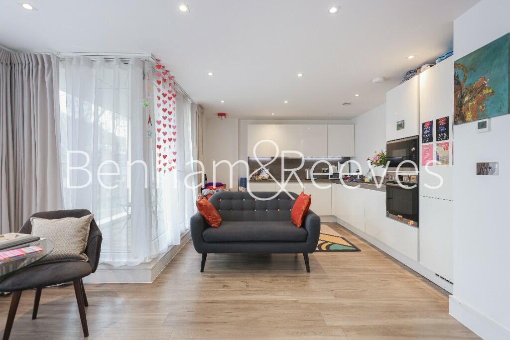 2 bed Apartment for rent in Poplar. From Benham and Reeves Residential Lettings