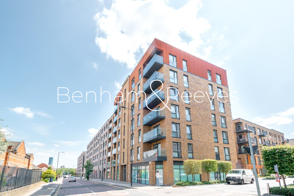2 bed Apartment for rent in Poplar. From Benham & Reeves - Surrey Quays - Surrey Quays