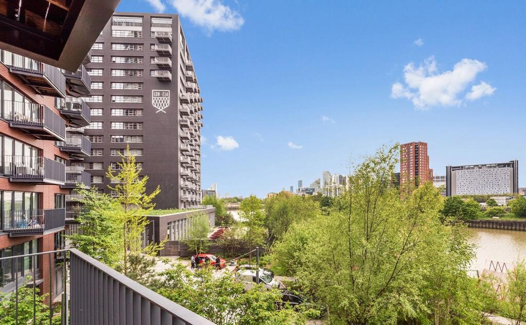 2 bed Apartment for rent in Poplar. From Benham & Reeves - Surrey Quays - Surrey Quays 2 bed Apartment for rent in Poplar. From Benham & Reeves - Surrey Quays - Surrey Quays