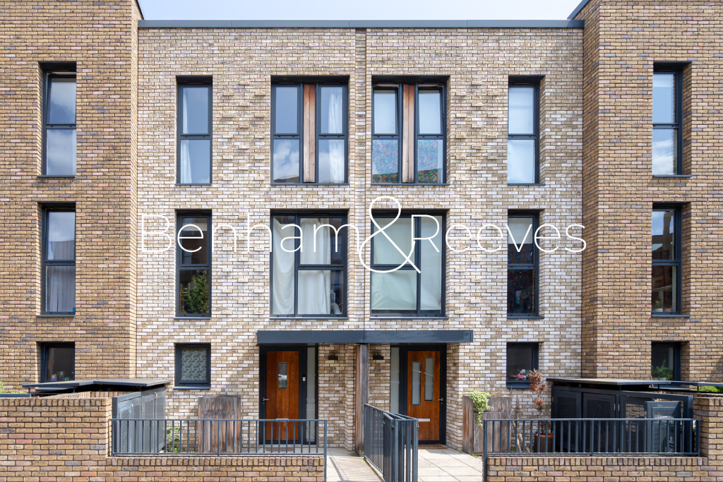 4 bed Town House for rent in Bermondsey. From Benham & Reeves - Surrey Quays - Surrey Quays 4 bed Town House for rent in Bermondsey. From Benham & Reeves - Surrey Quays - Surrey Quays