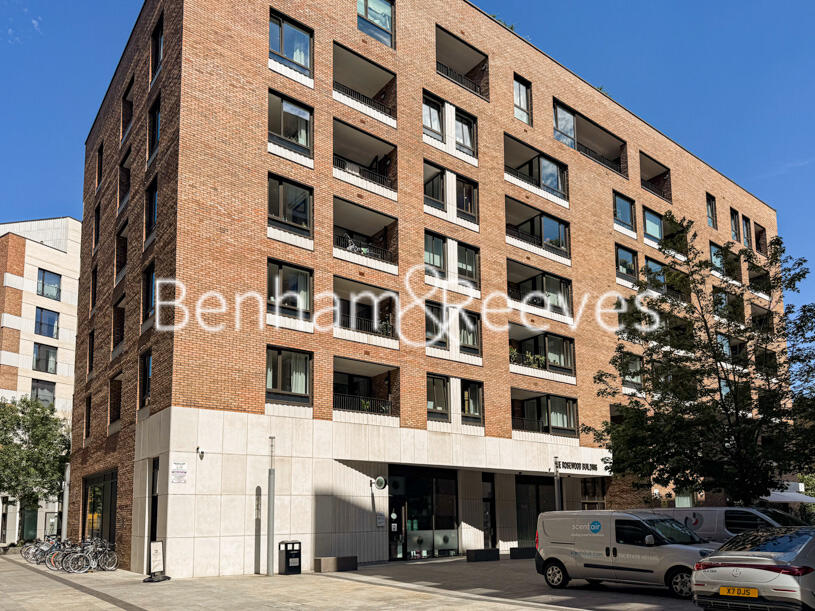 3 bed Apartment for rent in Bethnal Green. From Benham & Reeves - Surrey Quays - Surrey Quays 3 bed Apartment for rent in Bethnal Green. From Benham & Reeves - Surrey Quays - Surrey Quays