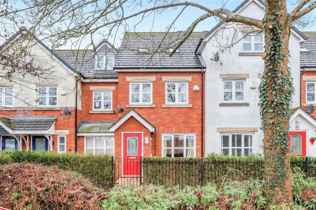 4 bed Mews for rent in Kenilworth. From Boothroyd & Company - Kenilworth