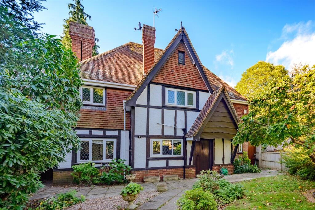 4 bed Detached for rent in Kenilworth. From Boothroyd & Company - Kenilworth 4 bed Detached for rent in Kenilworth. From Boothroyd & Company - Kenilworth