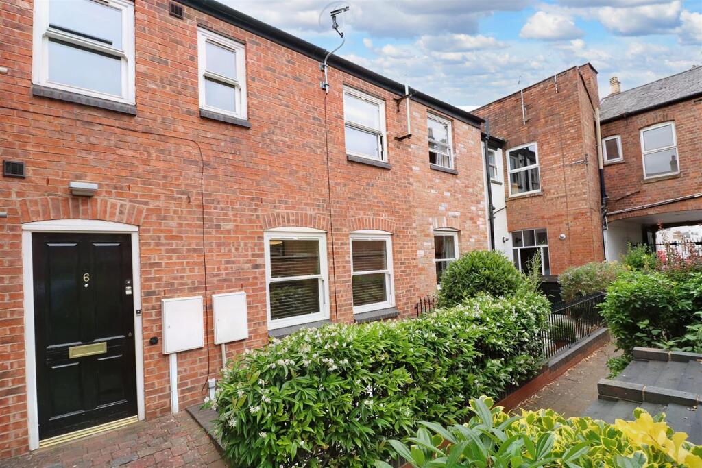 2 bed Mews for rent in Royal Leamington Spa. From Boothroyd & Company - Kenilworth