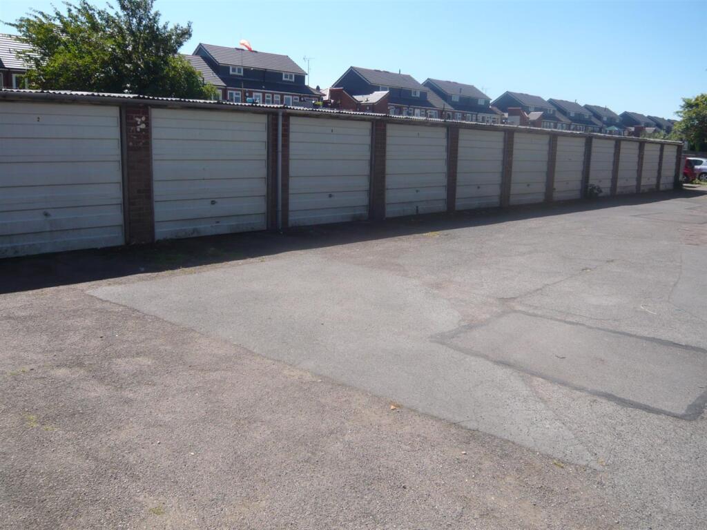 4 bed Garages for rent in Coventry. From Boothroyd & Company - Kenilworth 4 bed Garages for rent in Coventry. From Boothroyd & Company - Kenilworth
