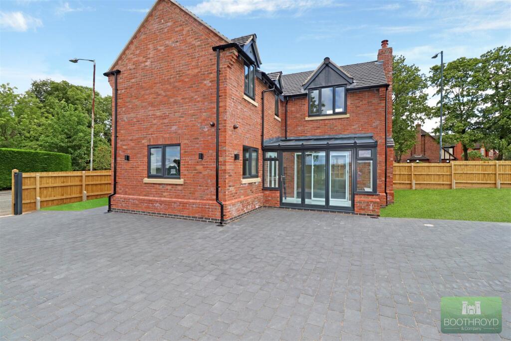 4 bed Detached for rent in Kenilworth. From Boothroyd & Company - Kenilworth