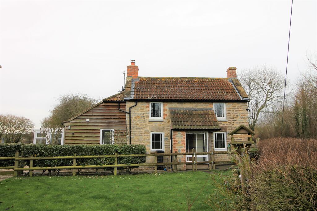 1 bed Detached for rent in Low Ham. From English Homes - Langport