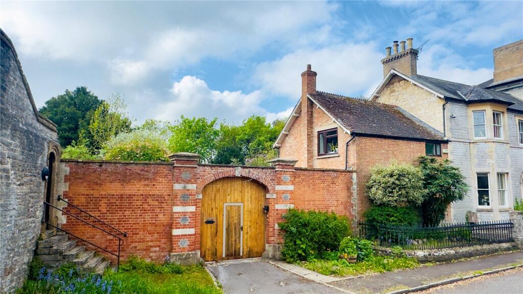 4 bed Semi Detached for rent in Langport. From English Homes - Langport