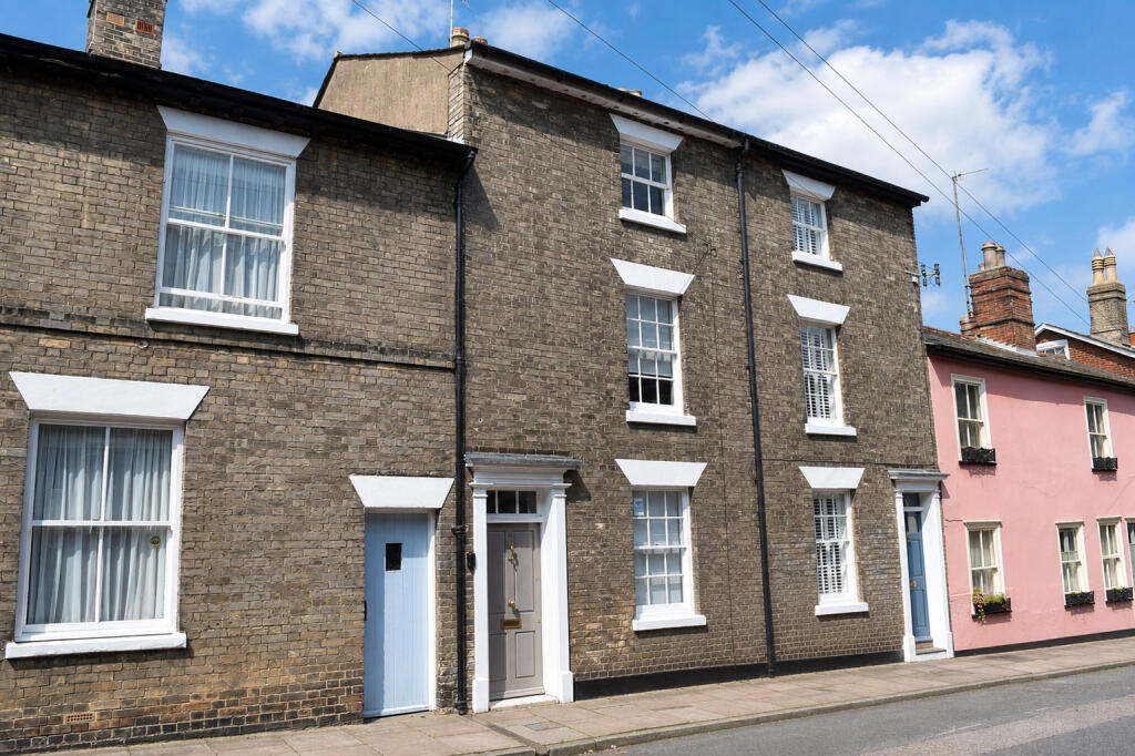 3 bed Mid Terraced House for rent in Bury St Edmunds. From Hazells - Bury St Edmunds